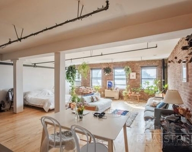 337 Kent Avenue - Photo Thumbnail 7