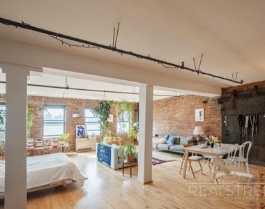 337 Kent Avenue - Photo Thumbnail 8