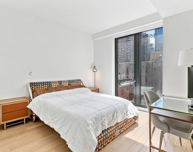 500 West 45th Street - Photo Thumbnail 3