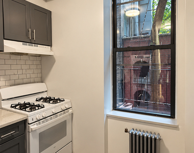 2267 1st Avenue - Photo Thumbnail 4