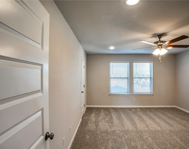 2904 Birch Park Path - Photo Thumbnail 14