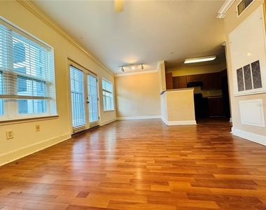 206 E South Street - Photo Thumbnail 9