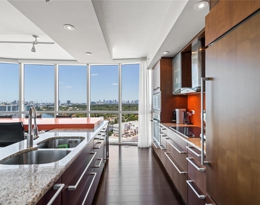 3801 Collins Ave - Photo Thumbnail 7