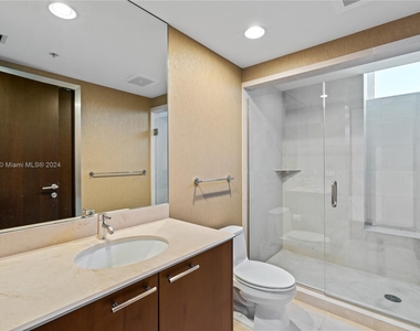 3801 Collins Ave - Photo Thumbnail 9