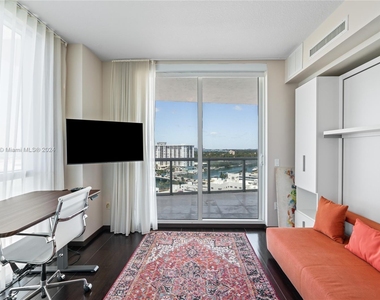 3801 Collins Ave - Photo Thumbnail 8