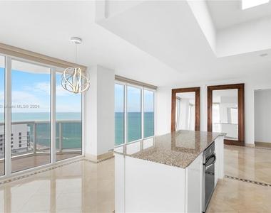 4779 Collins Ave - Photo Thumbnail 7