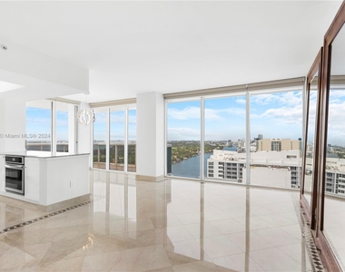 4779 Collins Ave - Photo Thumbnail 1