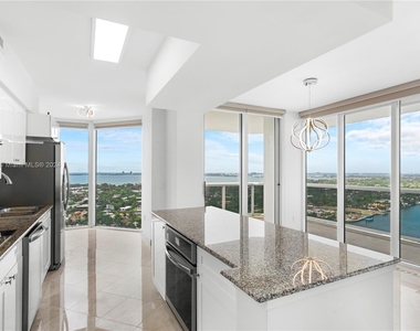 4779 Collins Ave - Photo Thumbnail 5