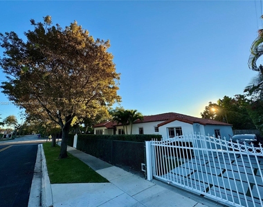 2286 Sw 21st Ave - Photo Thumbnail 3