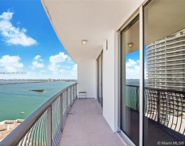 1750 N Bayshore Dr - Photo Thumbnail 0