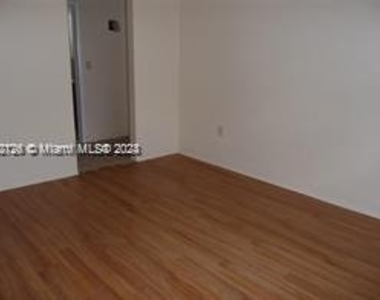 2930 Point East Dr - Photo Thumbnail 4