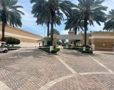 1755 E Hallandale Beach Blvd - Photo Thumbnail 3