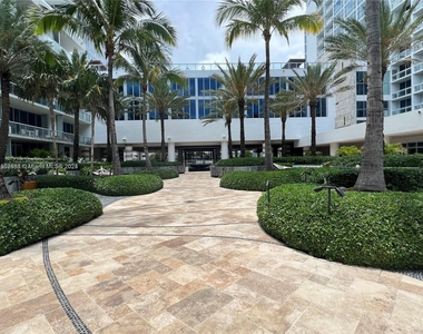 6799 Collins Ave - Photo Thumbnail 8