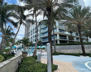 6799 Collins Ave - Photo Thumbnail 10