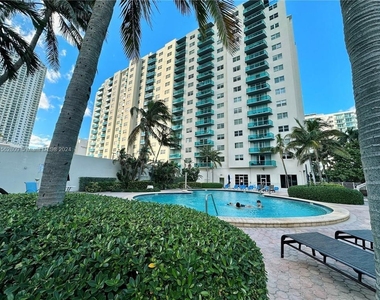 4001 S Ocean Dr - Photo Thumbnail 24