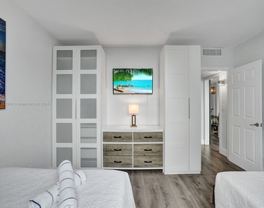 4001 S Ocean Dr - Photo Thumbnail 7