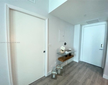 951 Brickell Ave - Photo Thumbnail 3