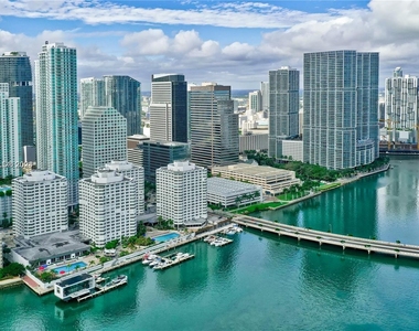 951 Brickell Ave - Photo Thumbnail 25