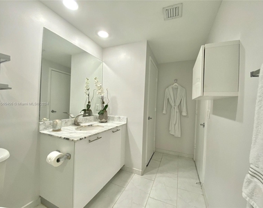 951 Brickell Ave - Photo Thumbnail 17