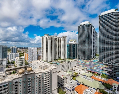 1000 Brickell Plz - Photo Thumbnail 3