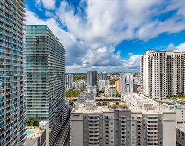 1000 Brickell Plz - Photo Thumbnail 2