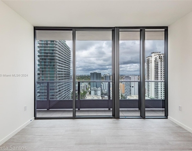 1000 Brickell Plz - Photo Thumbnail 15