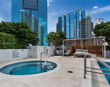 1300 Brickell Bay Dr - Photo Thumbnail 23