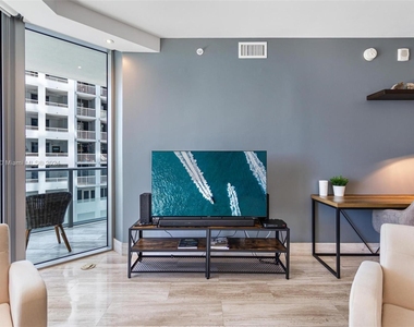 1300 Brickell Bay Dr - Photo Thumbnail 9