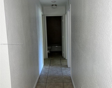 3805 Nw 76th Way - Photo Thumbnail 5