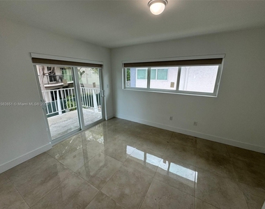 1950 Brickell Ave - Photo Thumbnail 4