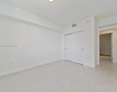 2150 N Bayshore Dr - Photo Thumbnail 24