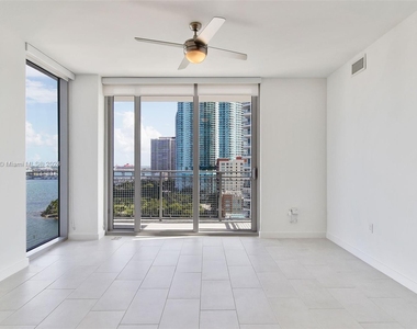 2150 N Bayshore Dr - Photo Thumbnail 4