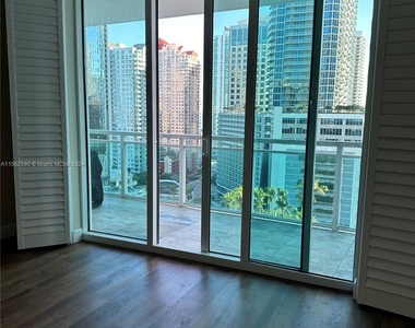 950 Brickell Bay Dr - Photo Thumbnail 3