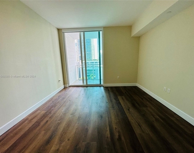 950 Brickell Bay Dr - Photo Thumbnail 6