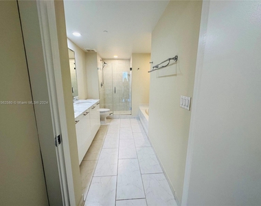 950 Brickell Bay Dr - Photo Thumbnail 9