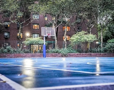 1st Avenue - Photo Thumbnail 7