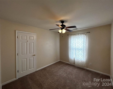 3022 Kansas City Drive - Photo Thumbnail 10