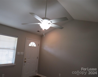 1035 Ridgefield Circle - Photo Thumbnail 3