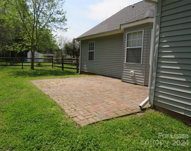 1035 Ridgefield Circle - Photo Thumbnail 19