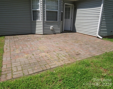 1035 Ridgefield Circle - Photo Thumbnail 18