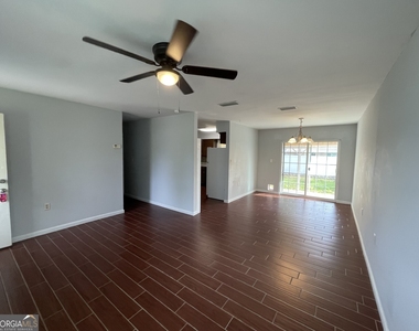 542 Chateau Circle - Photo Thumbnail 2