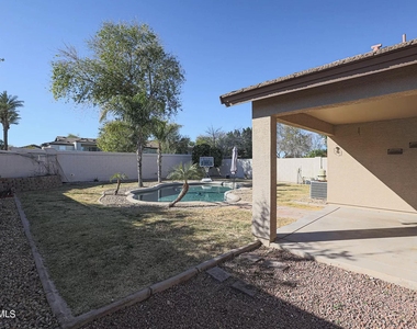 8203 W Tonto Lane - Photo Thumbnail 15