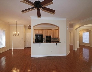 1183 Dunwoody Village Drive - Photo Thumbnail 7