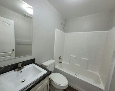 825 N Lamb Blvd - Photo Thumbnail 15