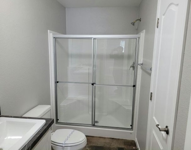 825 N Lamb Blvd - Photo Thumbnail 9