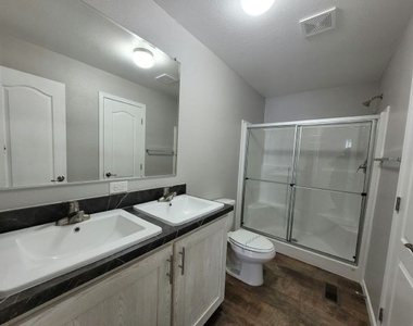 825 N Lamb Blvd - Photo Thumbnail 3