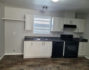 825 N Lamb Blvd - Photo Thumbnail 1