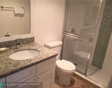 2751 N Palm Aire Dr - Photo Thumbnail 11