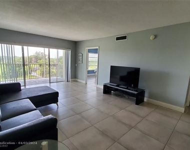 3000 N Palm Aire Dr - Photo Thumbnail 2