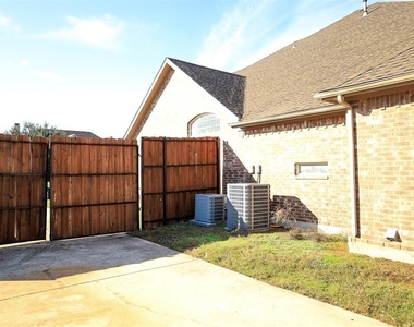 534 Hackberry Drive - Photo Thumbnail 27